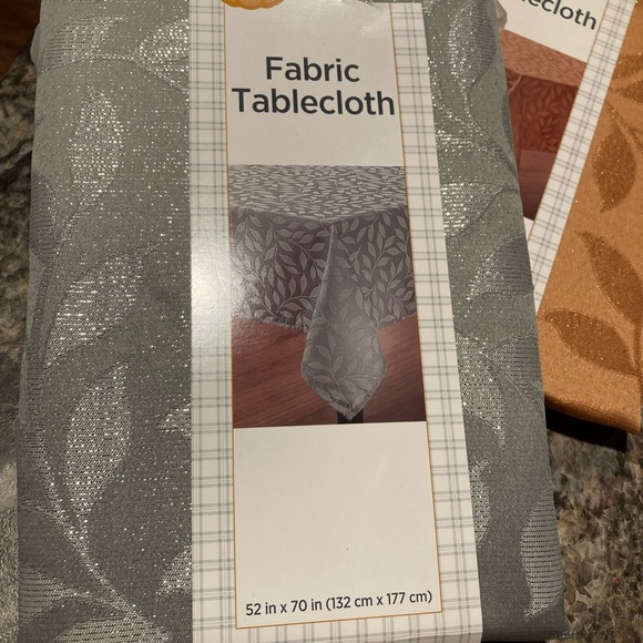 NWT Leaf Shimmer Imprint Classy Fabric Table Cloth - Picture 9 of 10